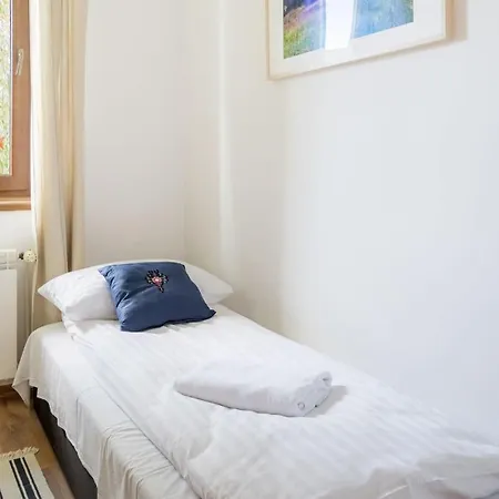 House In Centre Of By Rent Like Apartamento
